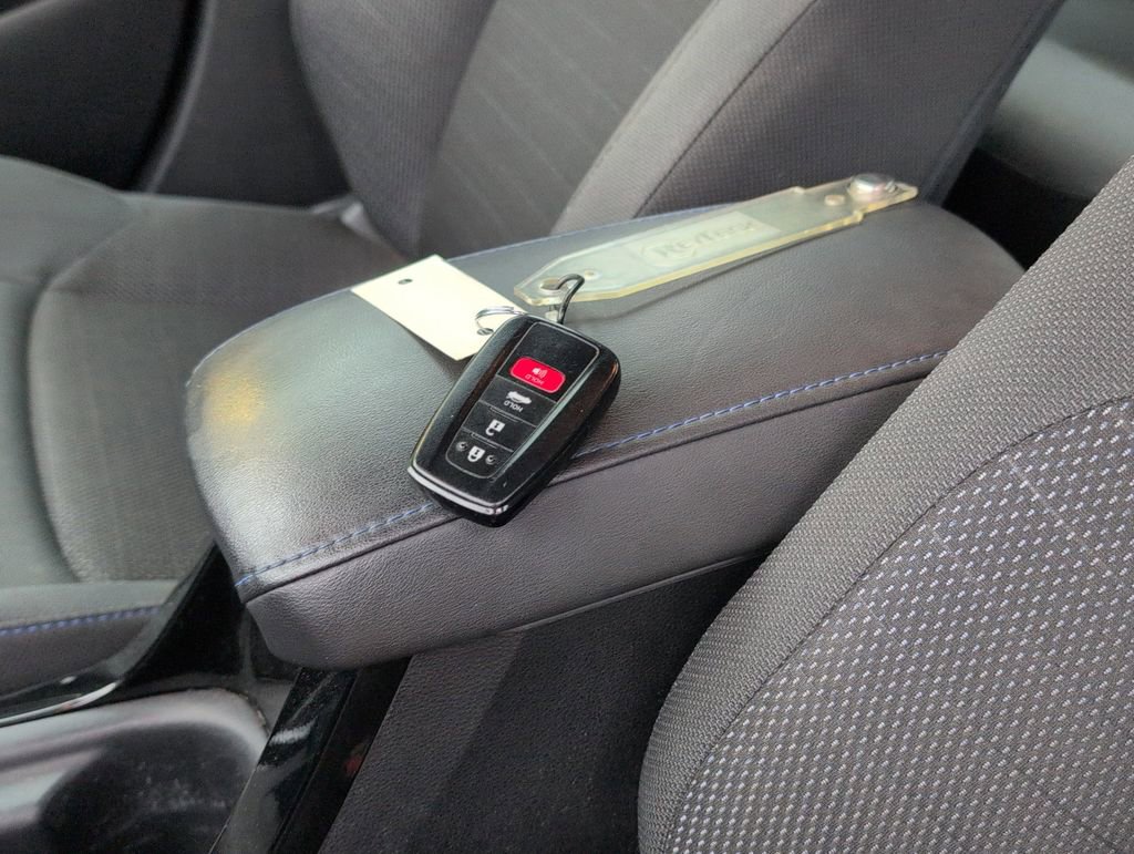 Used 2020 Toyota Corolla SE FWD image 26