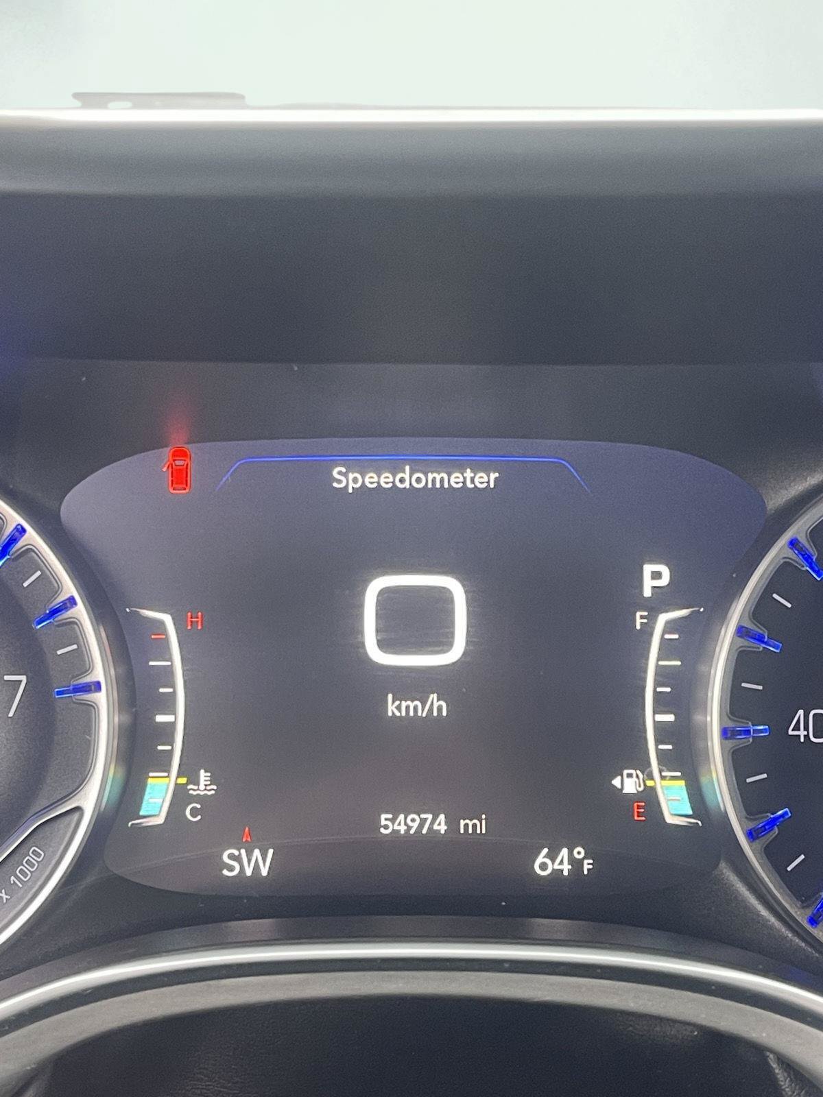 Used 2023 Chrysler Pacifica Limited w/ Uconnect Theater Family Group FWD image 5