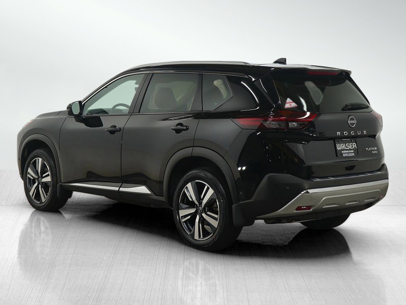 Used 2023 Nissan Rogue Platinum w/ Platinum Premium Package image 3