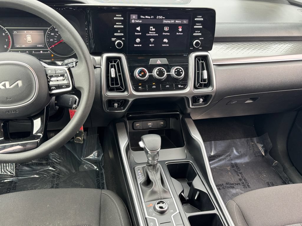 Used 2023 Kia Sorento LX AWD/4WD image 12