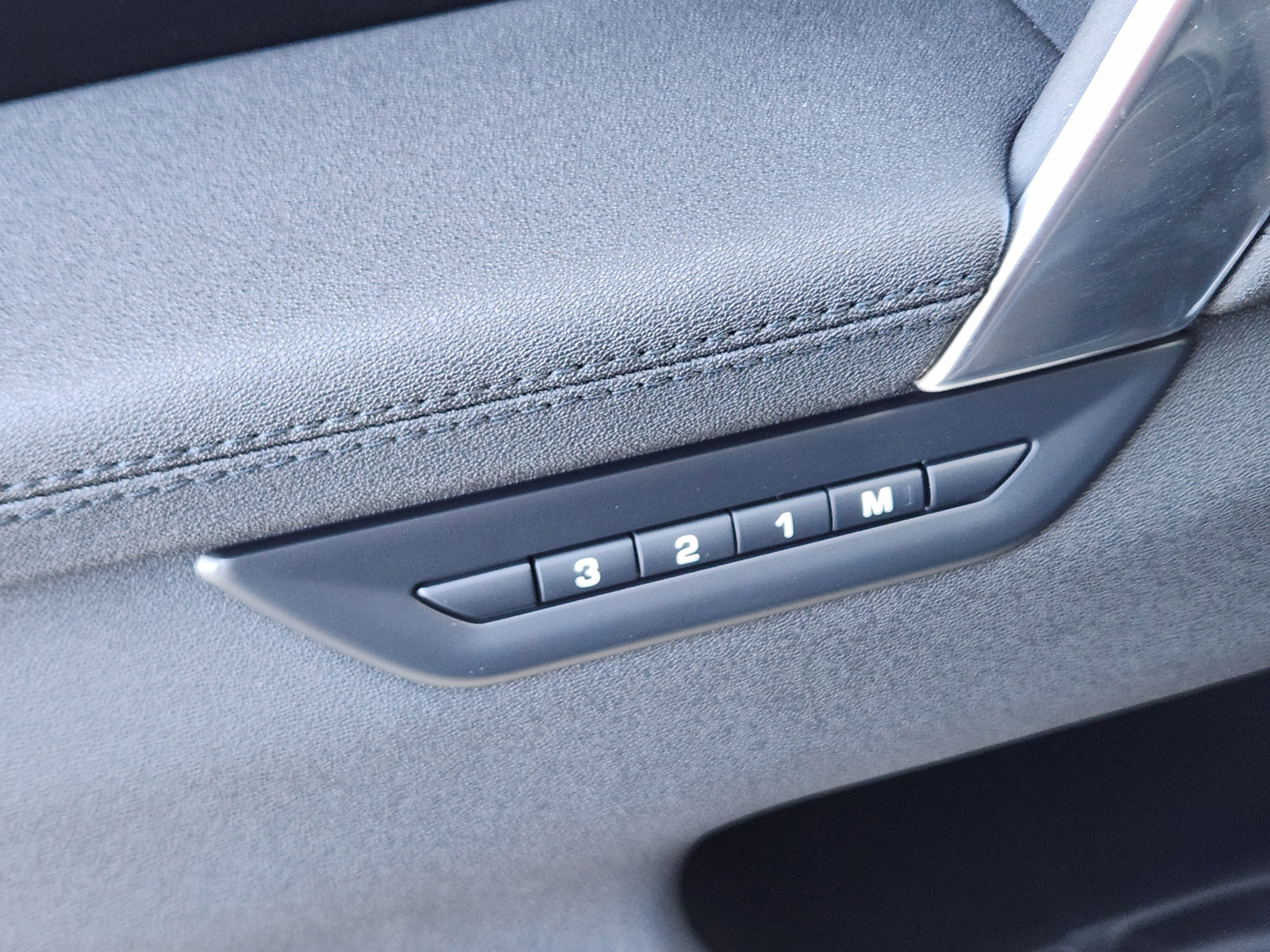 New 2025 Land Rover Discovery Sport S AWD/4WD image 19