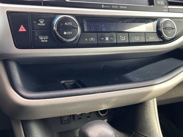 Used 2019 Toyota Highlander XLE FWD image 25