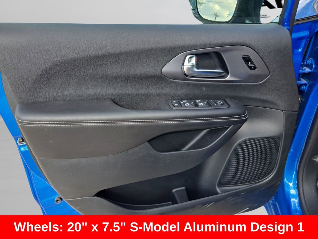 New 2026 Chrysler Pacifica Select FWD image 12