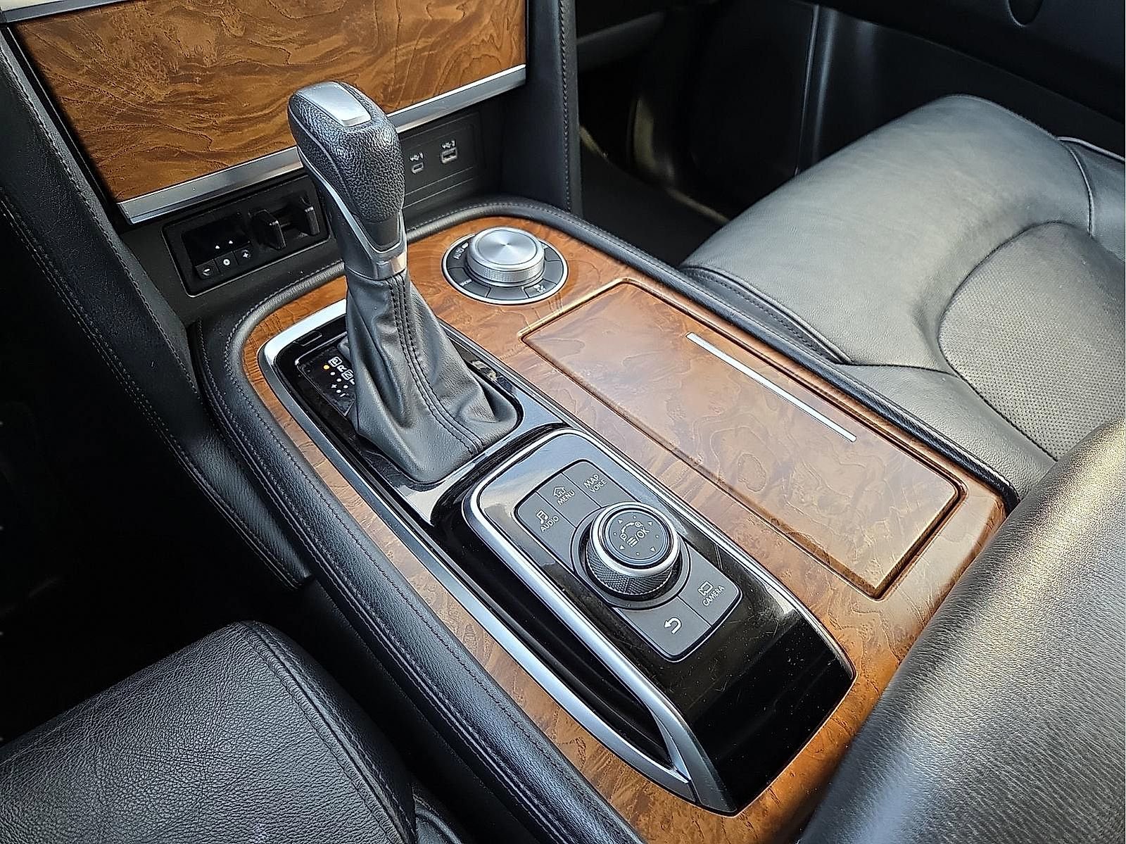 Used 2024 Nissan Armada SL image 25