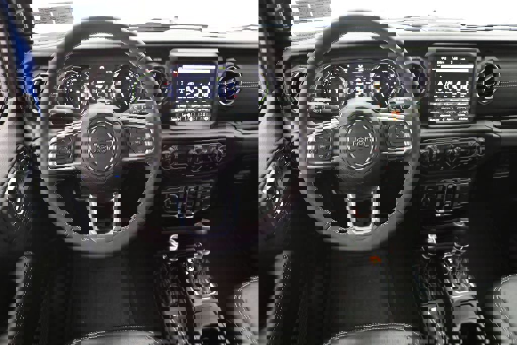 Used 2023 Jeep Wrangler Unlimited Sahara w/ Cold Weather Group AWD/4WD image 12