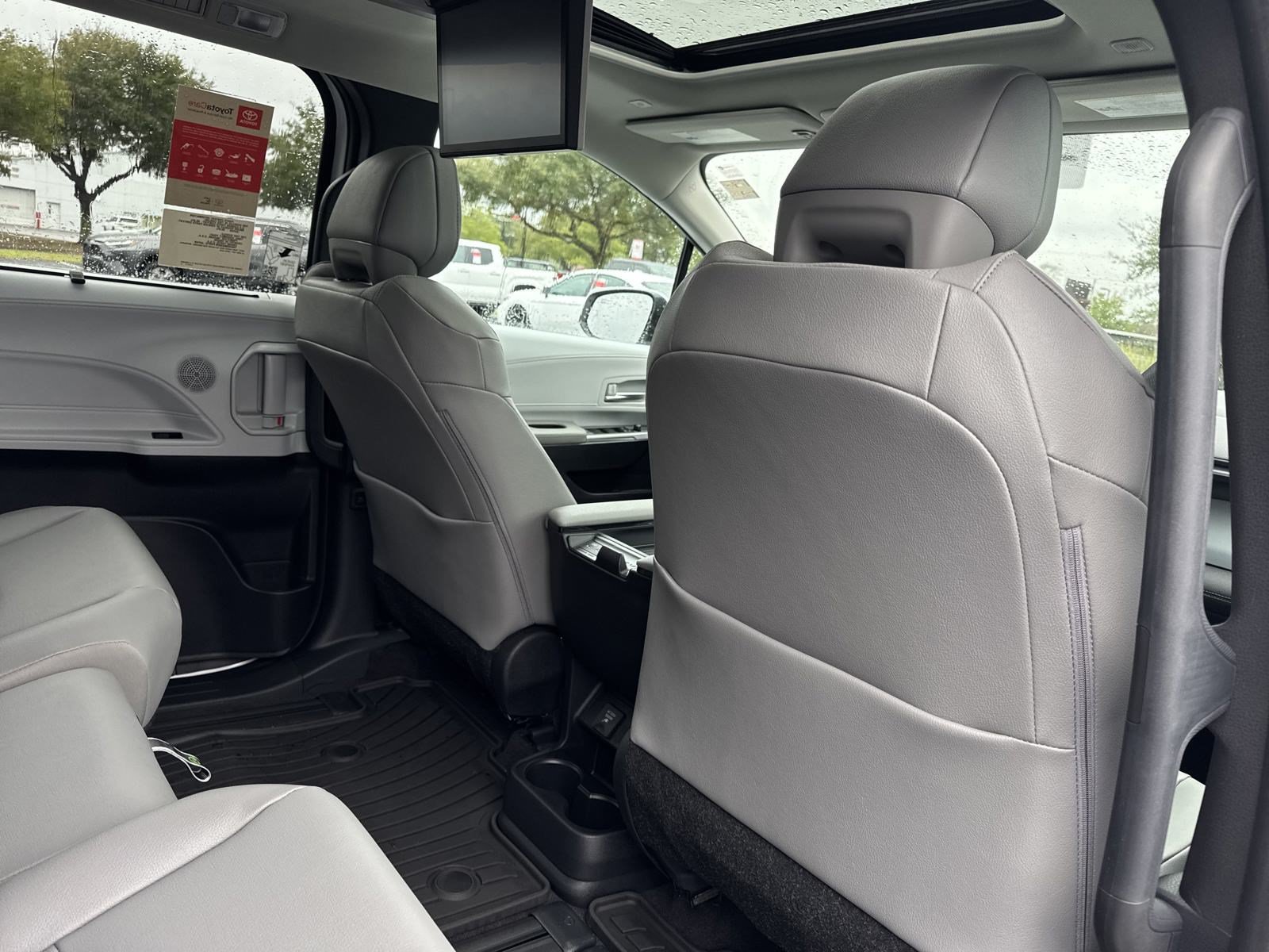New 2025 Toyota Sienna XLE w/ XLE Plus Package FWD image 30