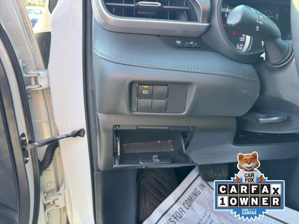 Used 2021 Toyota Highlander L FWD image 28