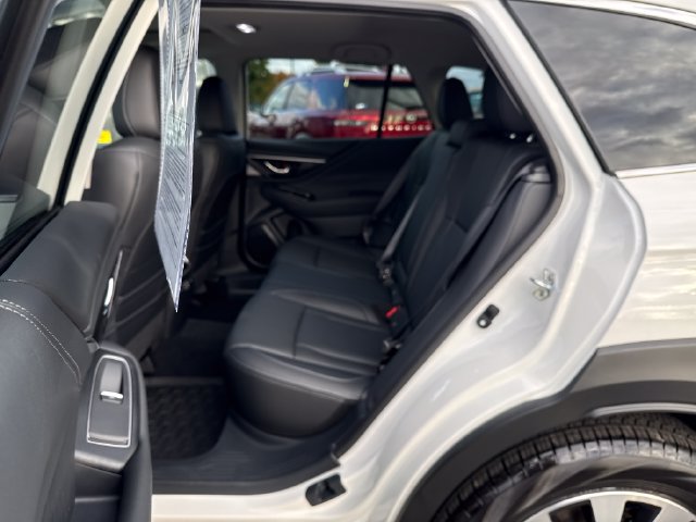 Used 2025 Subaru Outback Onyx Edition AWD/4WD image 13