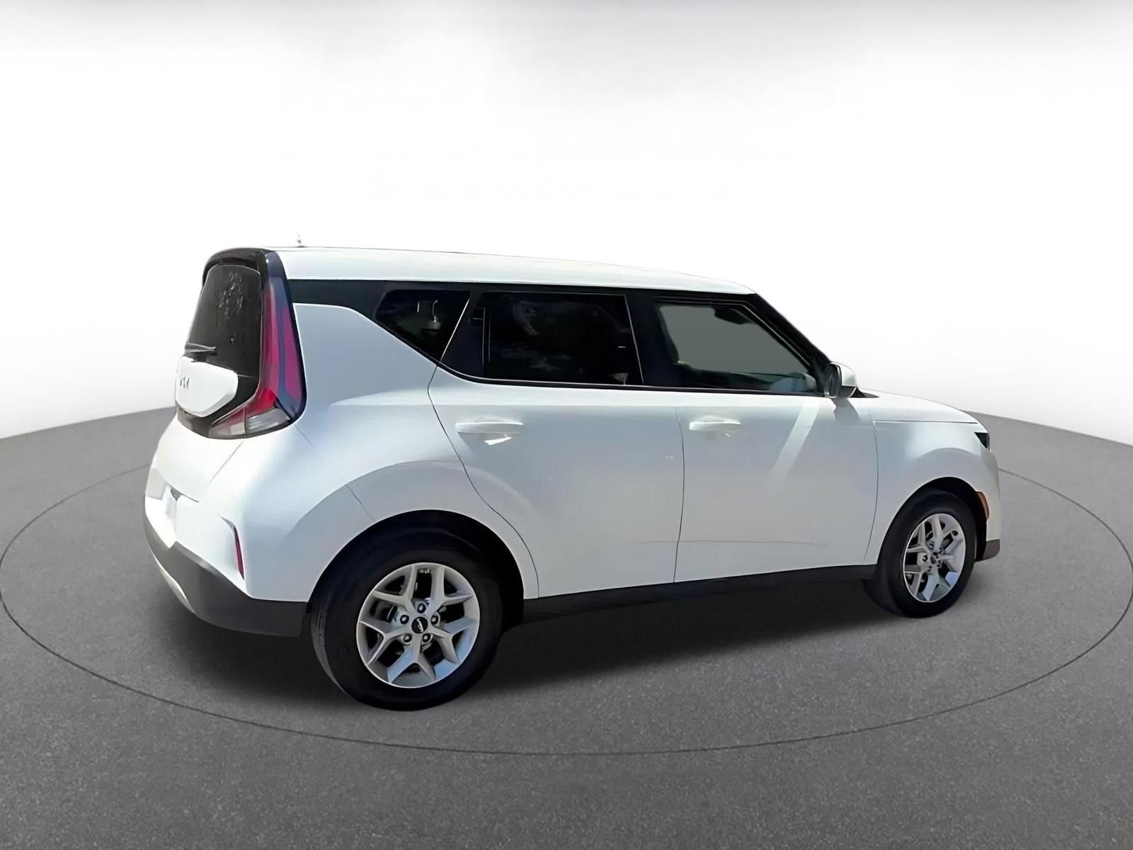 Used 2025 Kia Soul LX w/ LX Technology Package FWD image 14