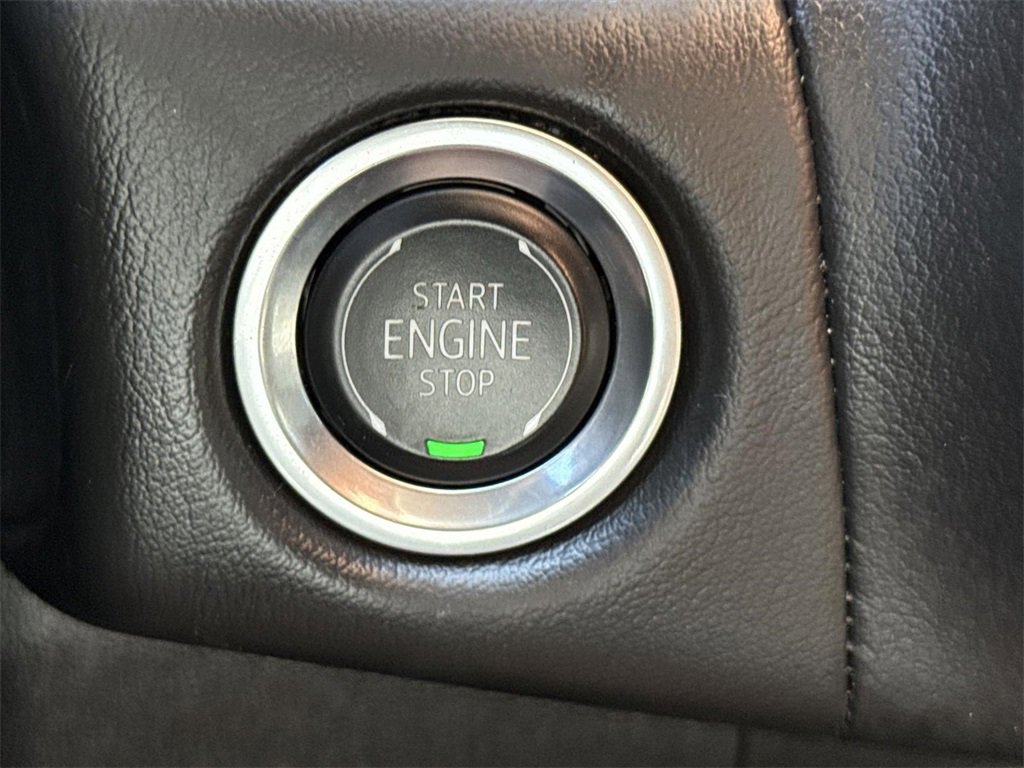 Used 2024 Chevrolet Suburban LT image 15