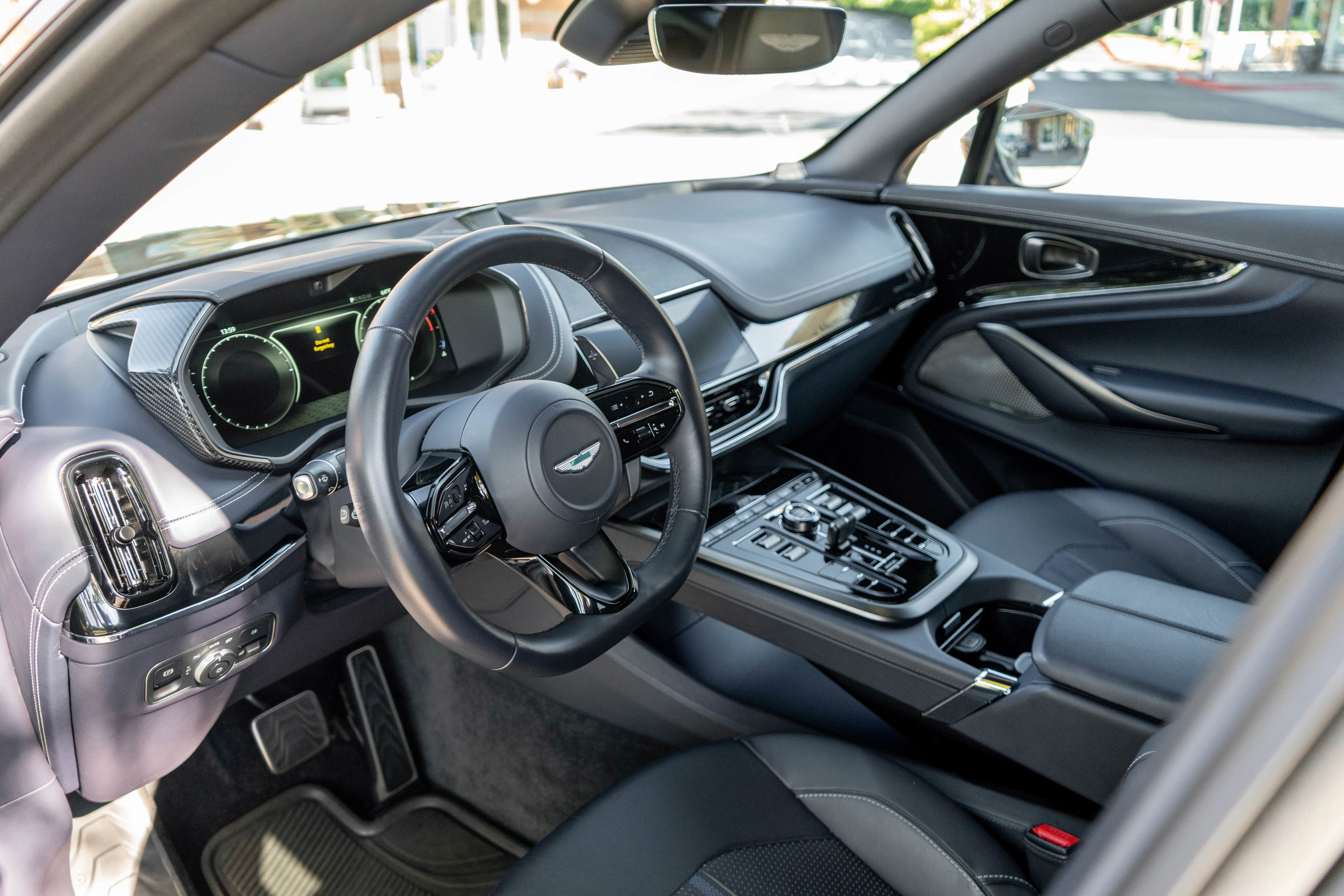 Used 2025 Aston Martin DBX 707 image 2