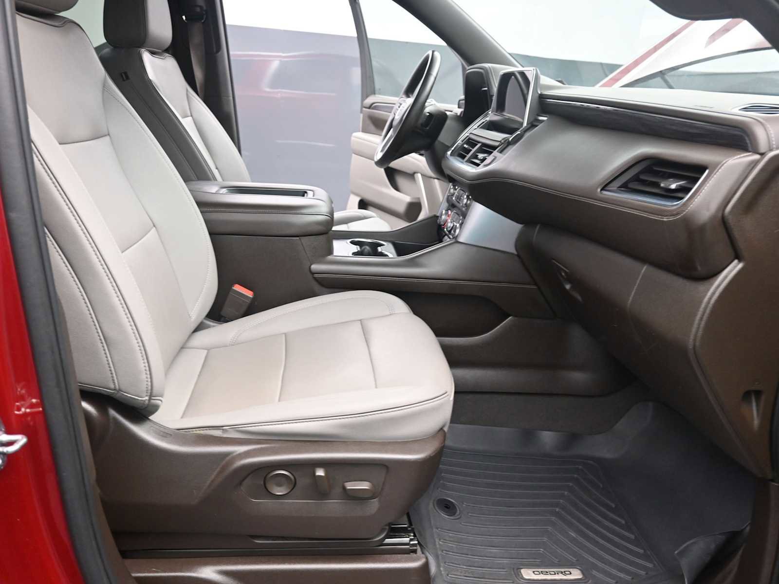 Used 2023 GMC Yukon XL SLT w/ SLT Premium Package image 24