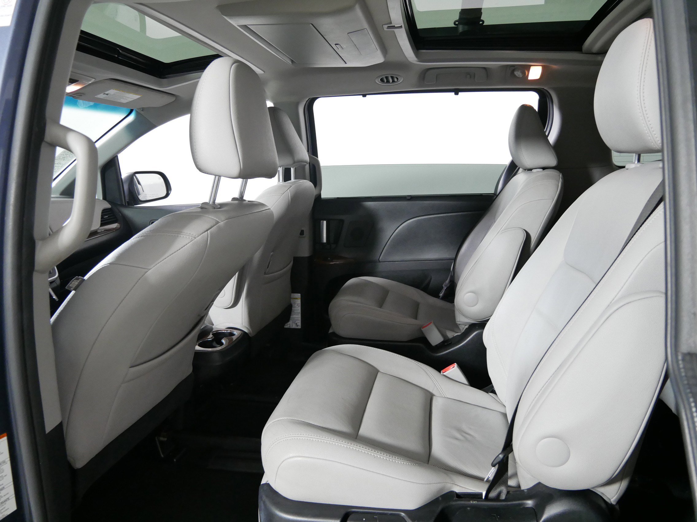 Used 2017 Toyota Sienna Limited Premium w/ Advanced Technology Package image 32