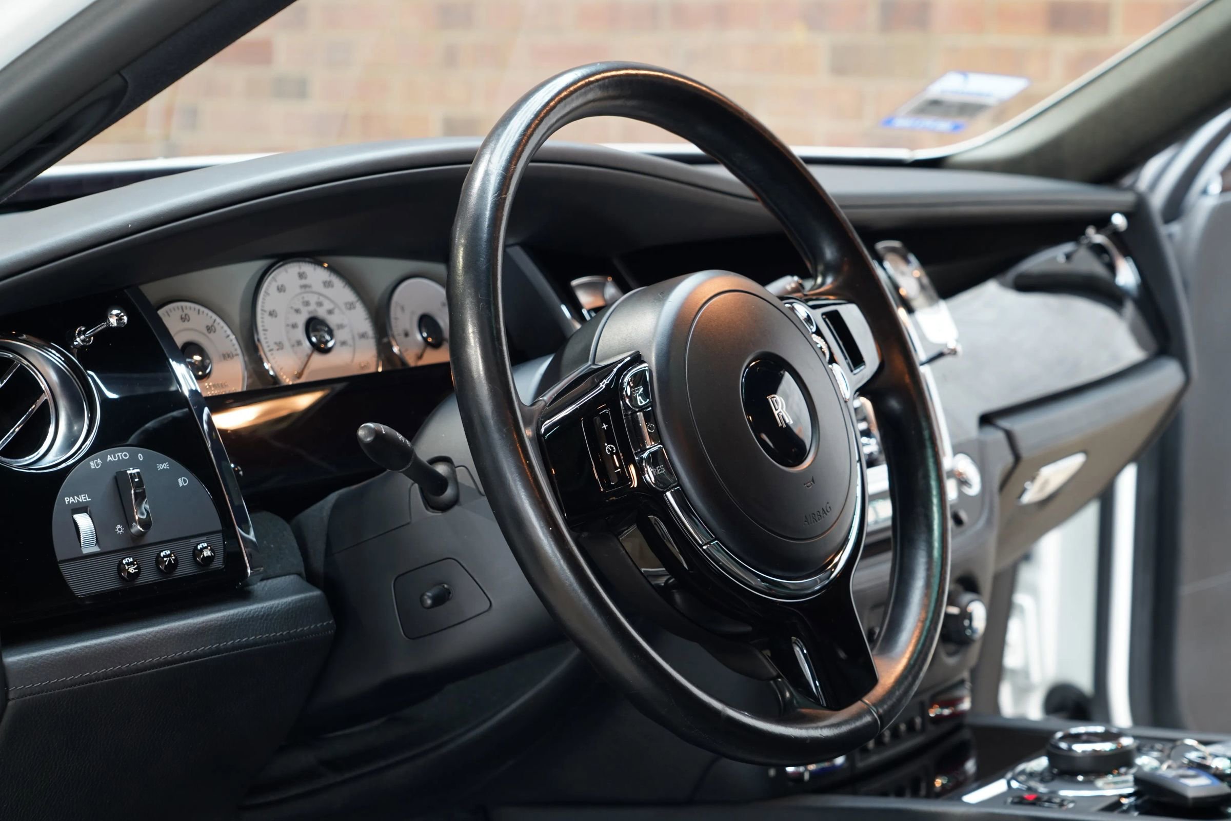 Used 2015 Rolls-Royce Ghost image 40