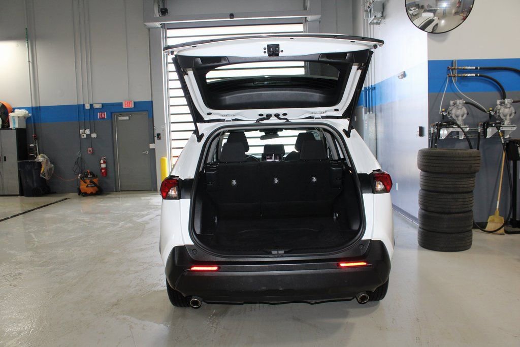 Used 2021 Toyota RAV4 LE image 38