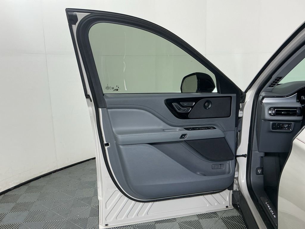 Used 2020 Lincoln Aviator Reserve image 19
