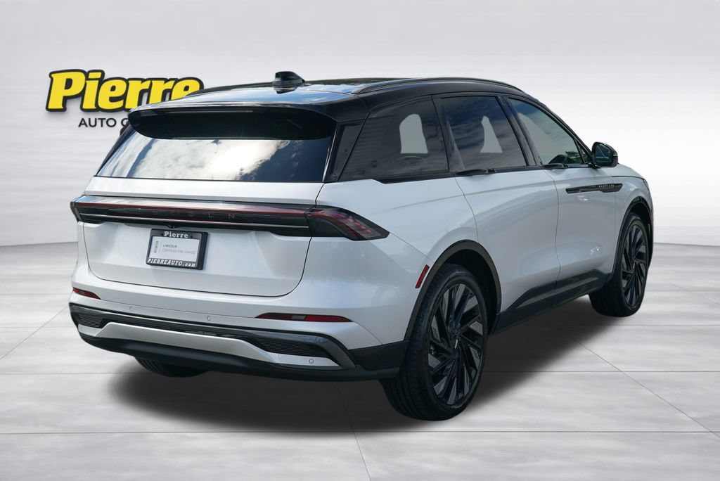 Used 2025 Lincoln Nautilus Reserve AWD/4WD image 7