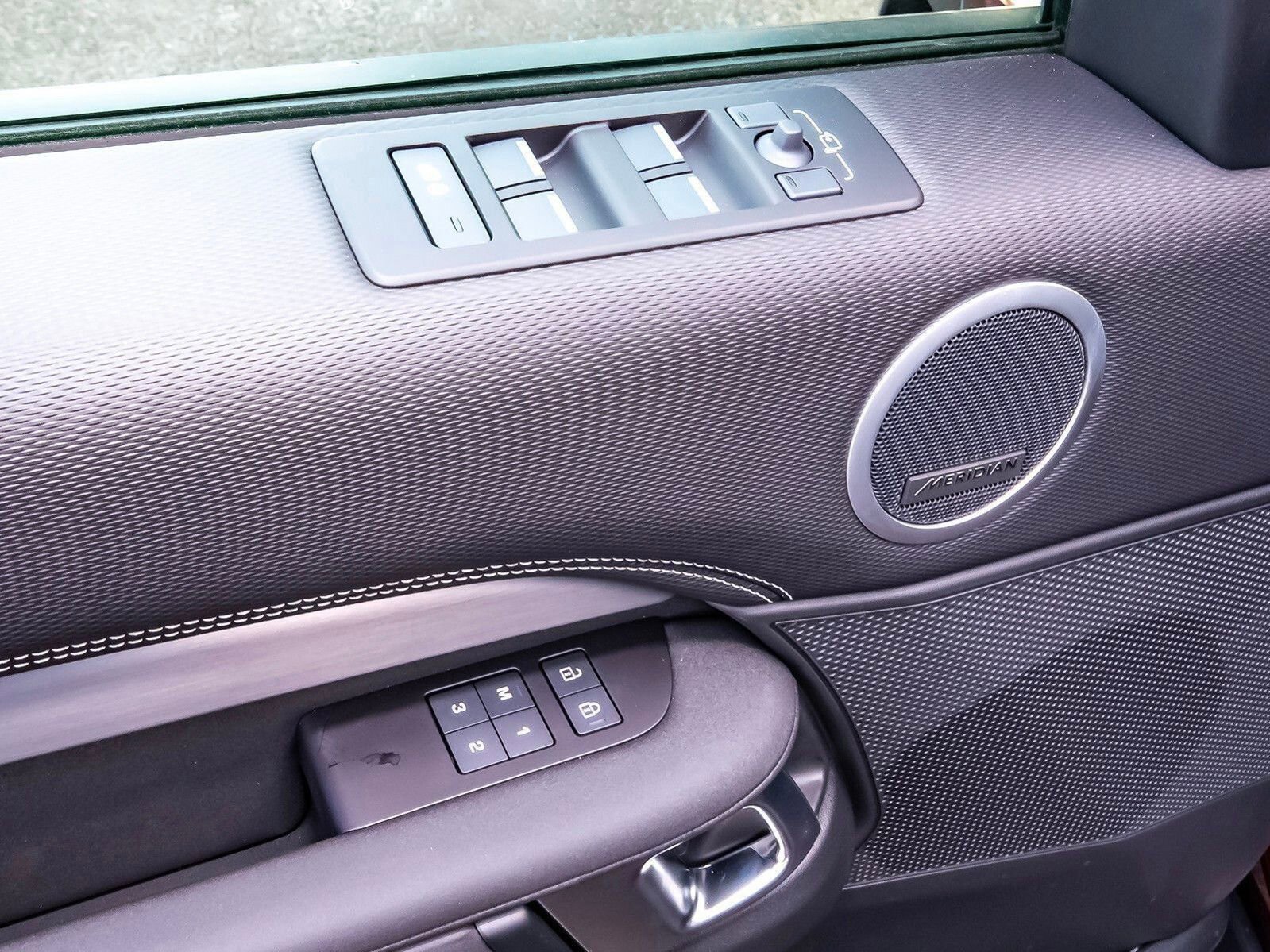 New 2026 Land Rover Discovery Limited Edition image 35