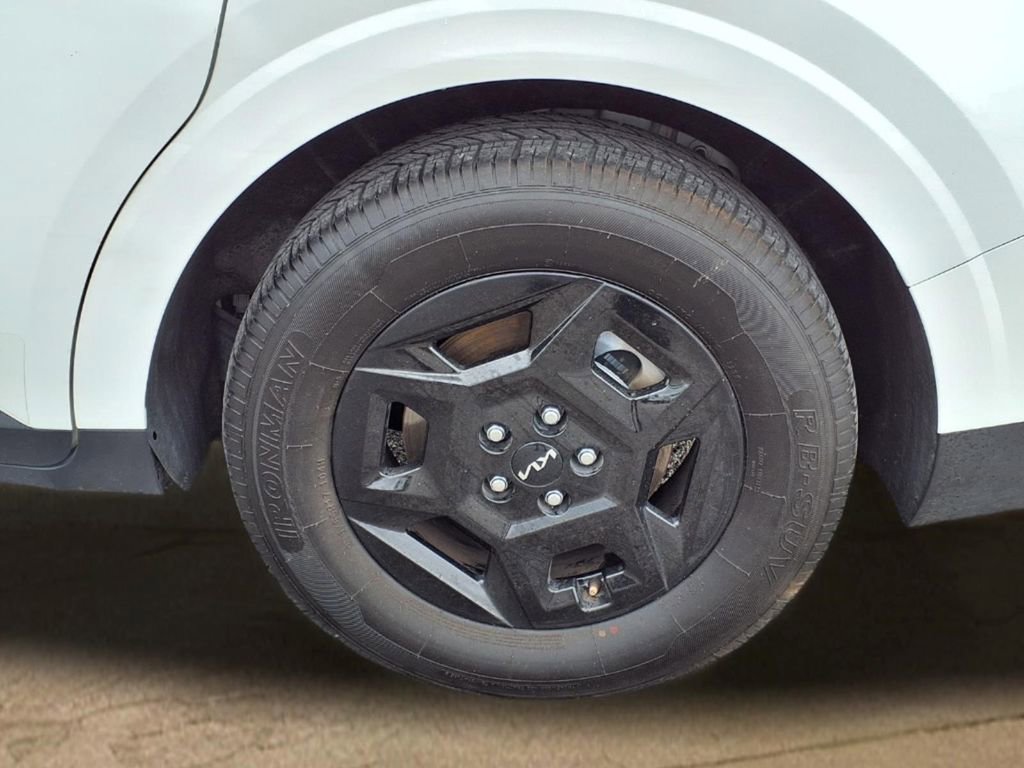 Used 2025 Kia Carnival FWD image 26