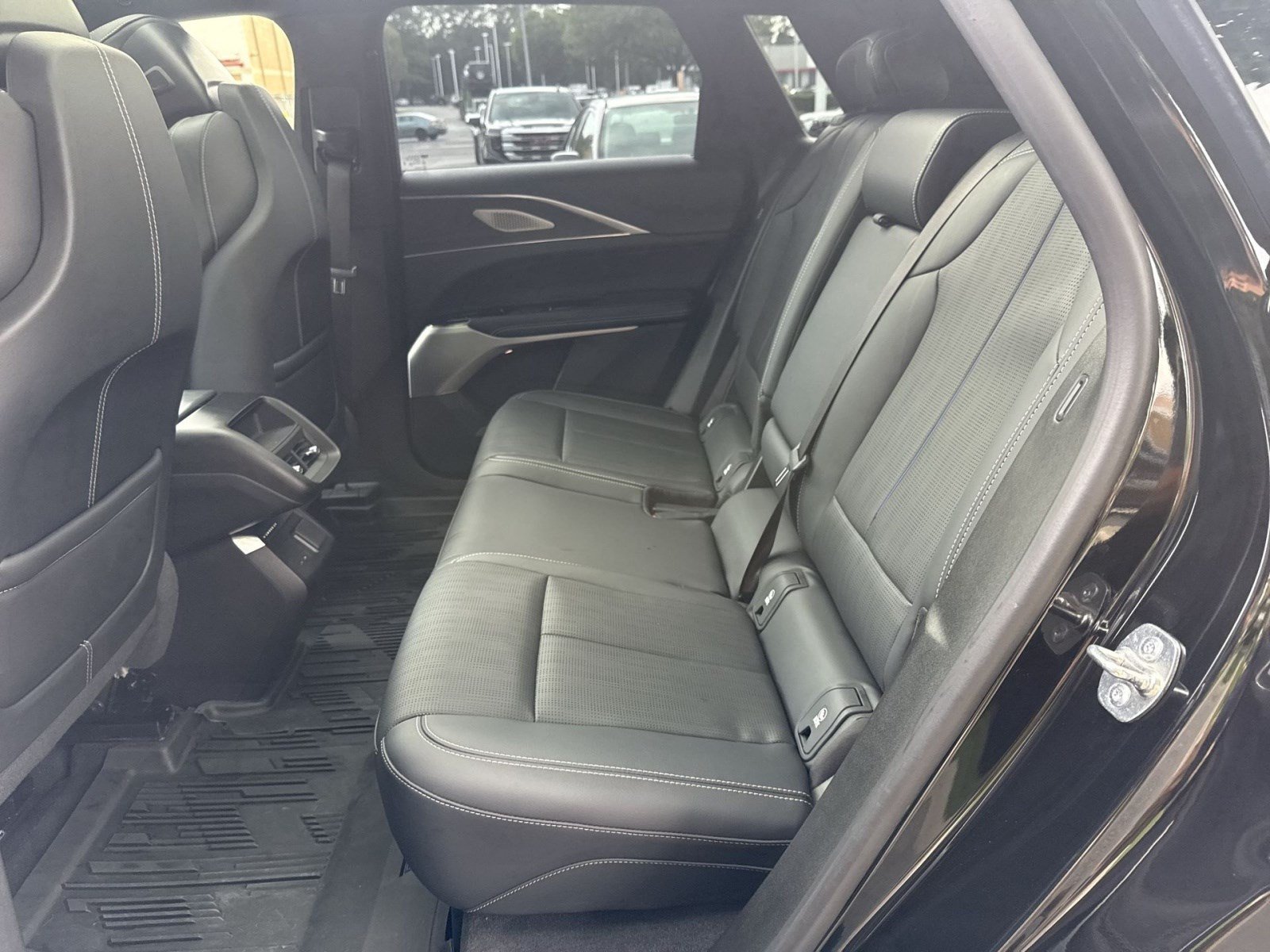 Used 2024 Cadillac Lyriq Luxury w/ LPO, Floor Liner Package AWD/4WD image 23