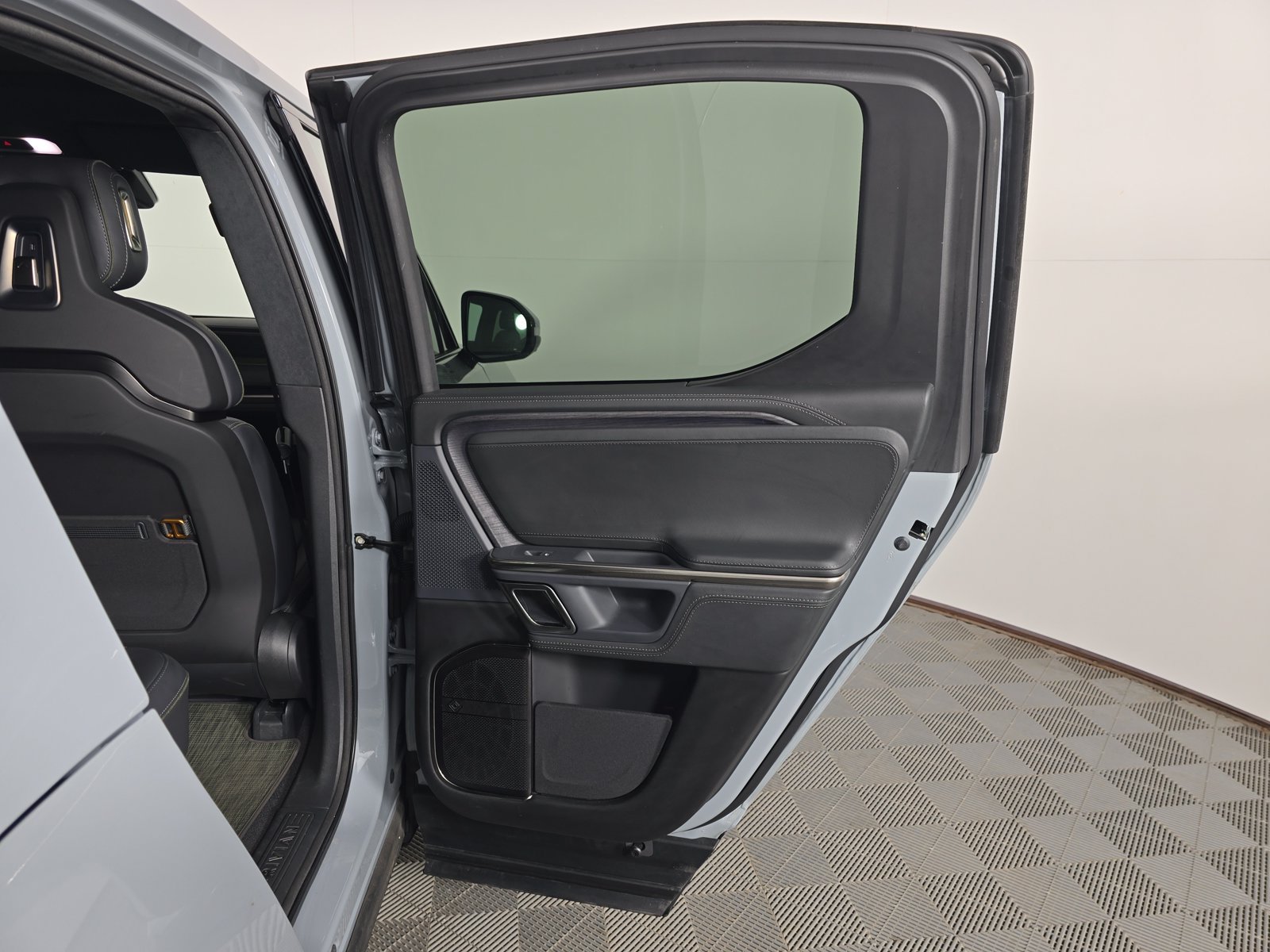 Used 2024 Rivian R1T Adventure Dual AWD/4WD image 19