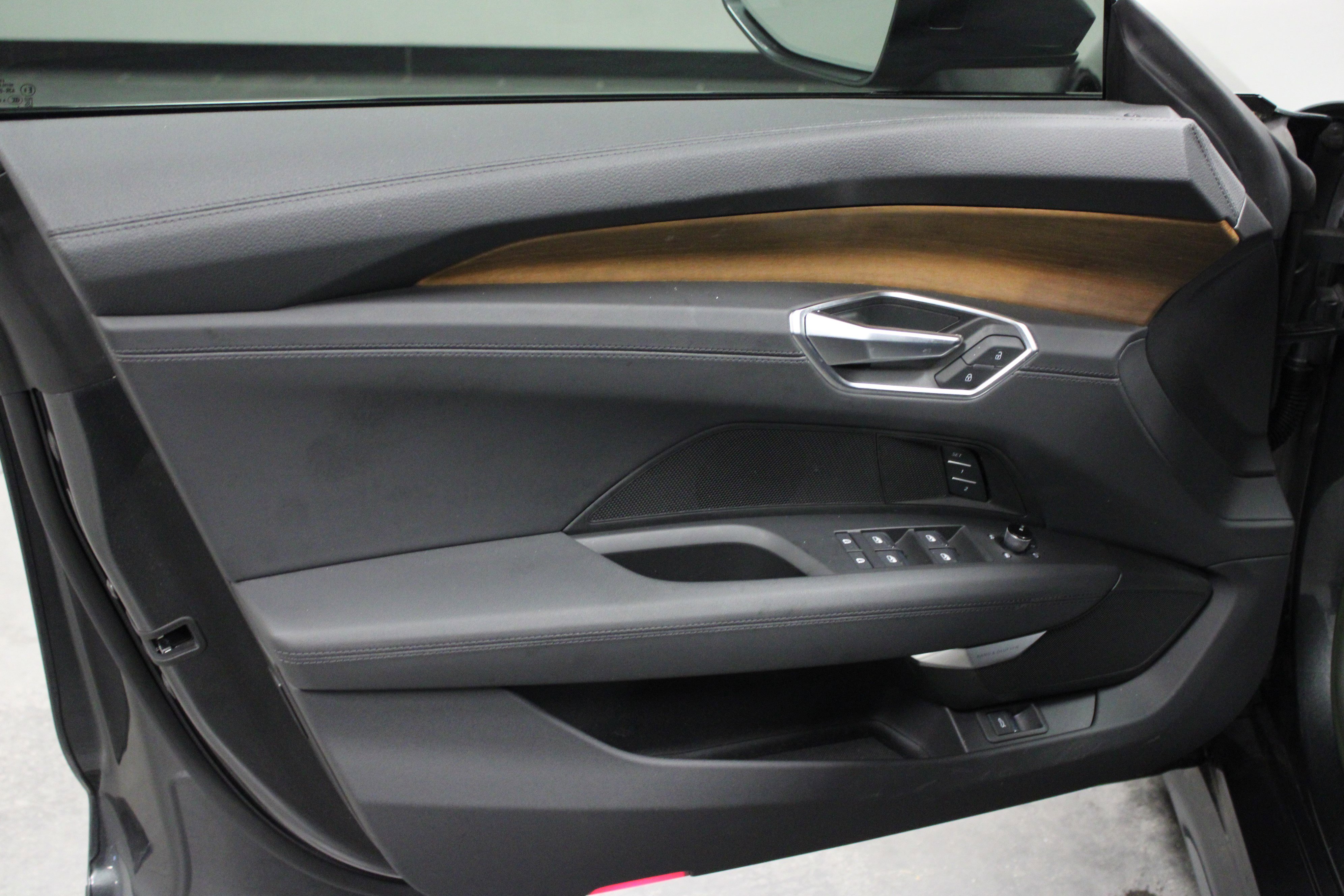 Used 2023 Audi e-tron GT Premium Plus image 11