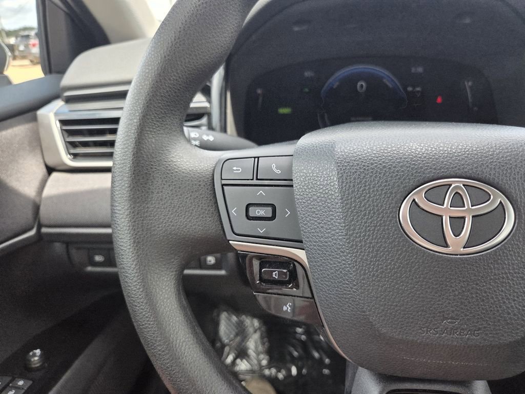 Used 2025 Toyota Camry LE image 25