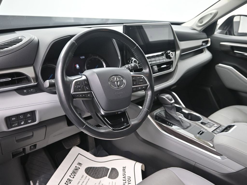 Used 2021 Toyota Highlander Limited image 13