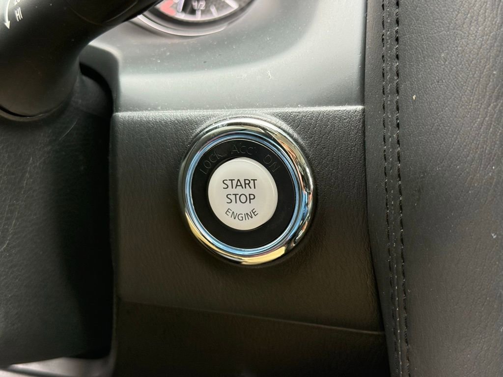 Used 2024 Nissan Armada SL w/ Captain's Chairs Package image 38