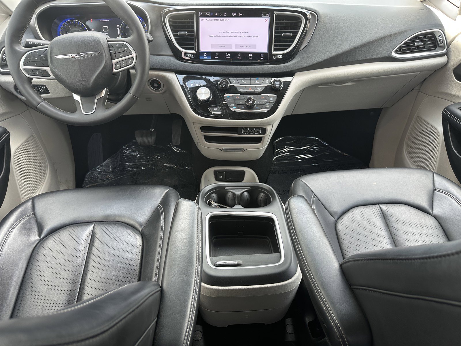 Used 2023 Chrysler Pacifica Touring-L FWD image 23