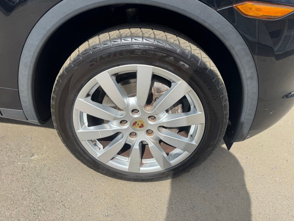 Used 2014 Porsche Cayenne Platinum Edition image 16