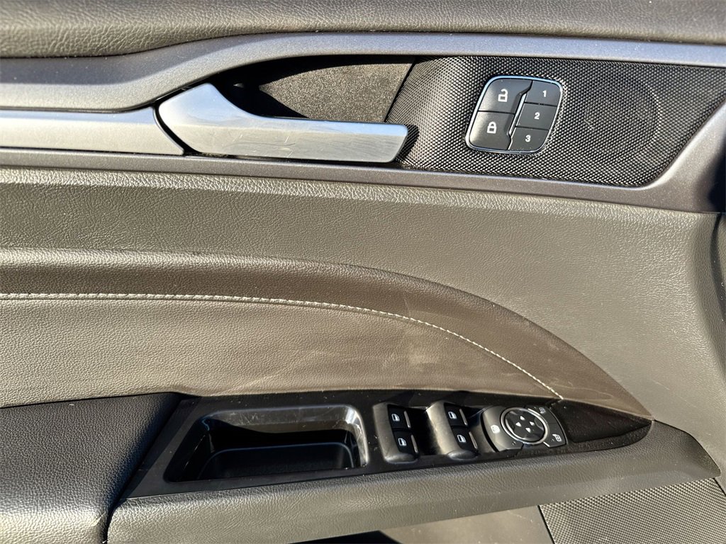 Used 2015 Ford Fusion Titanium image 22