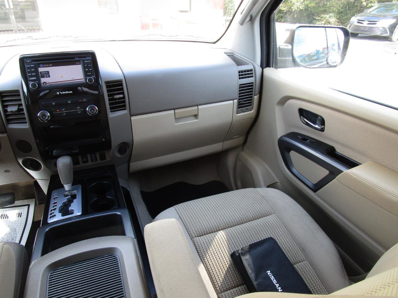Used 2015 Nissan Titan SV image 10