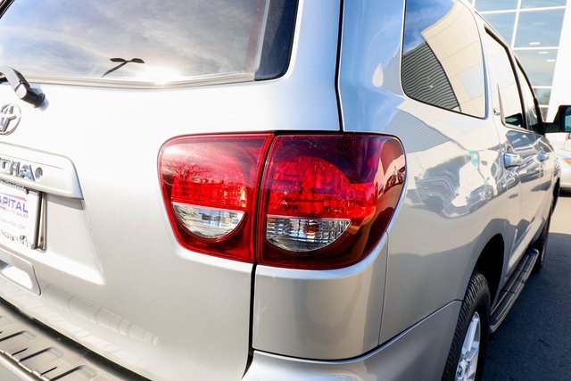 Used 2018 Toyota Sequoia SR5 image 21