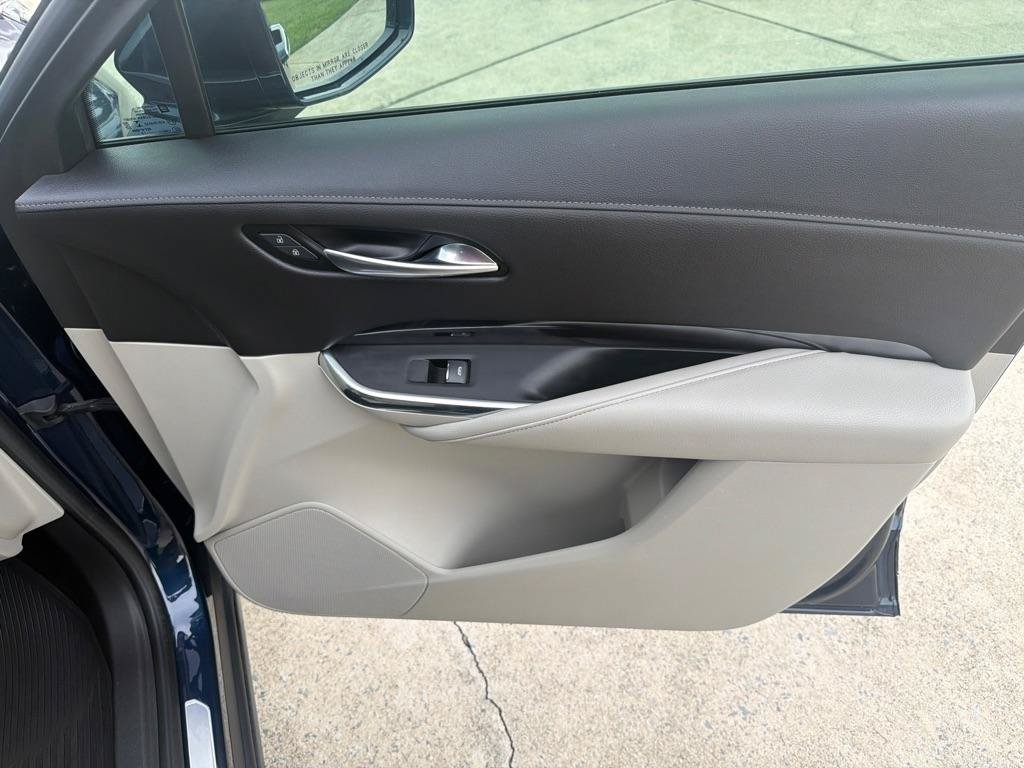 Used 2019 Cadillac XT4 Luxury w/ Cold Weather Package FWD image 33