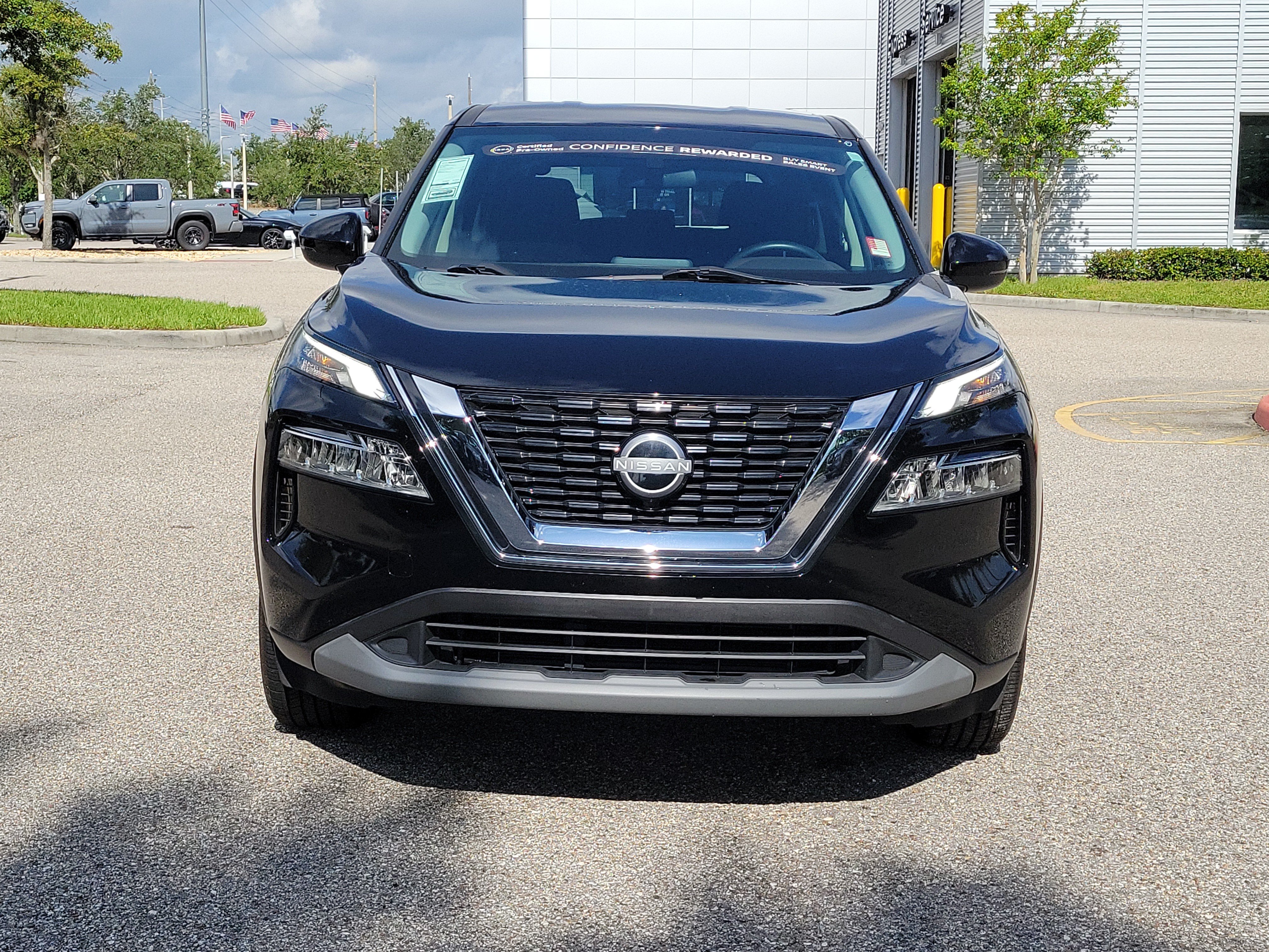 Certified 2023 Nissan Rogue SV FWD image 2