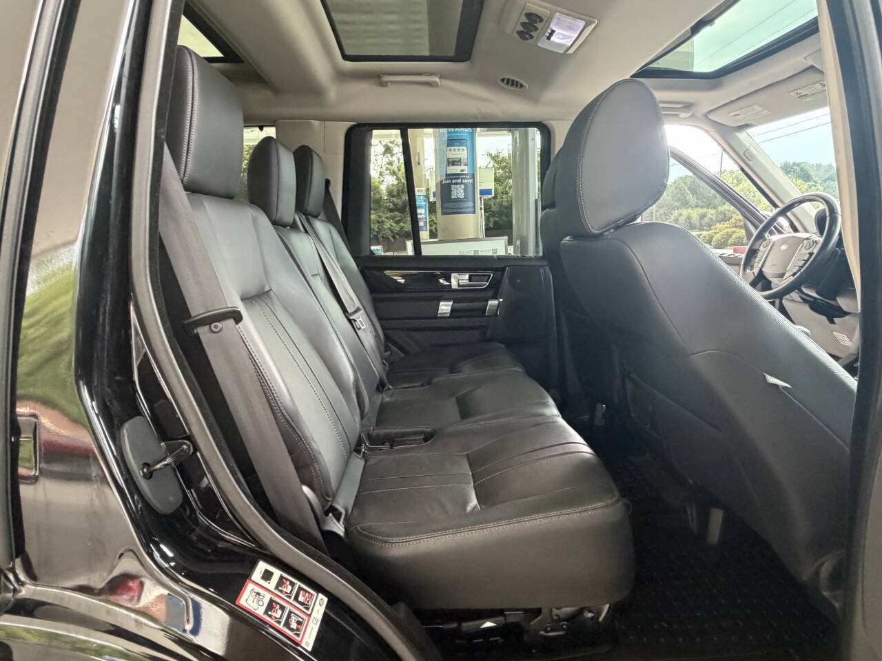 Used 2015 Land Rover LR4 HSE AWD/4WD image 9