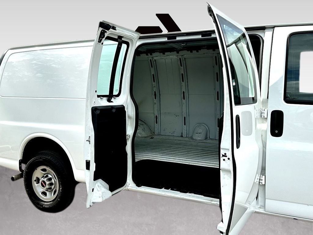 Used 2022 GMC Savana 3500 Extended w/ Driver Convenience Package RWD image 29