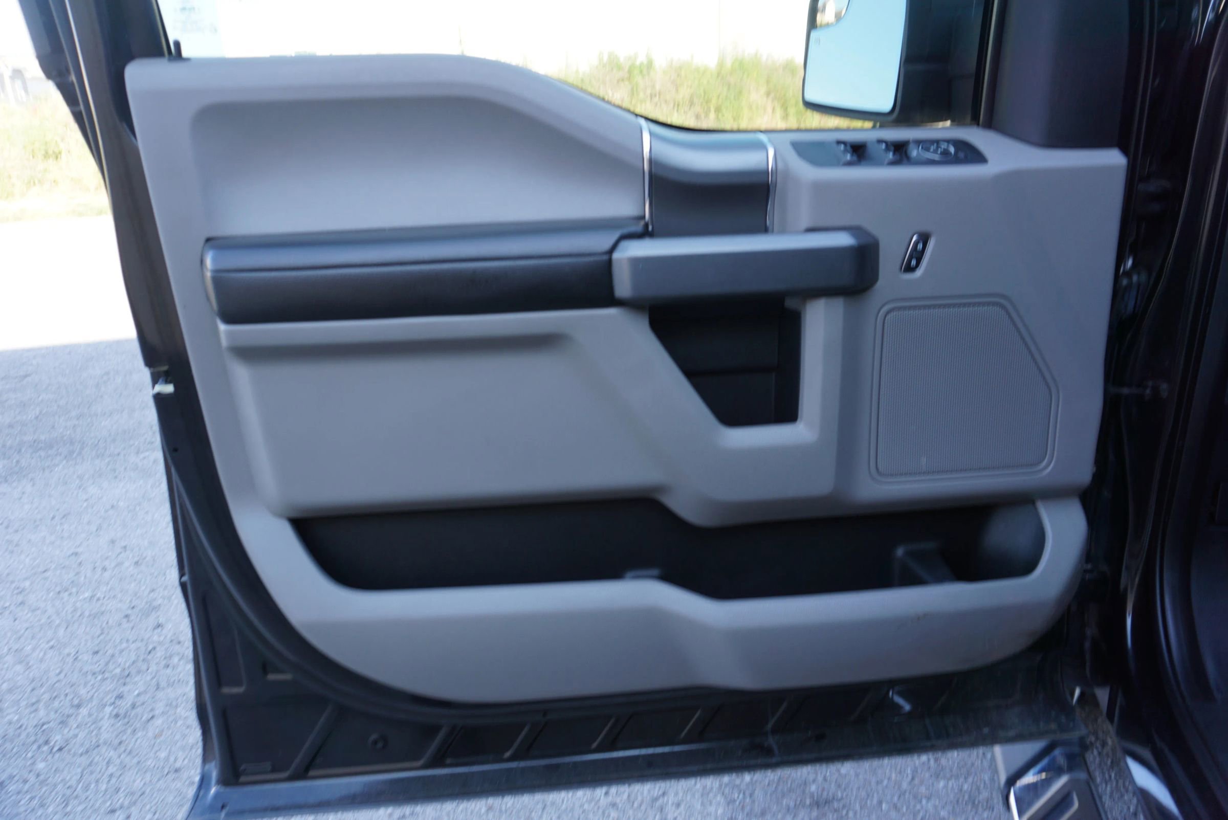 Used 2015 Ford F150 XLT w/ Equipment Group 301A Mid image 26