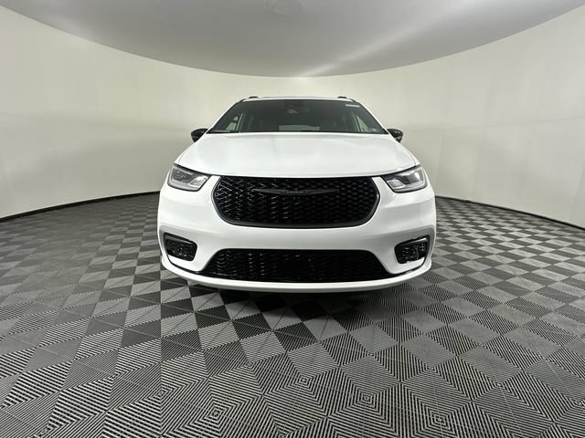 New 2026 Chrysler Pacifica Limited w/ S Appearance Package AWD/4WD image 2