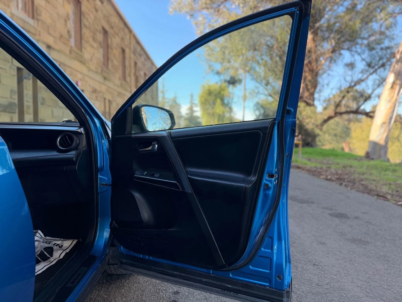 Used 2016 Toyota RAV4 SE FWD image 31