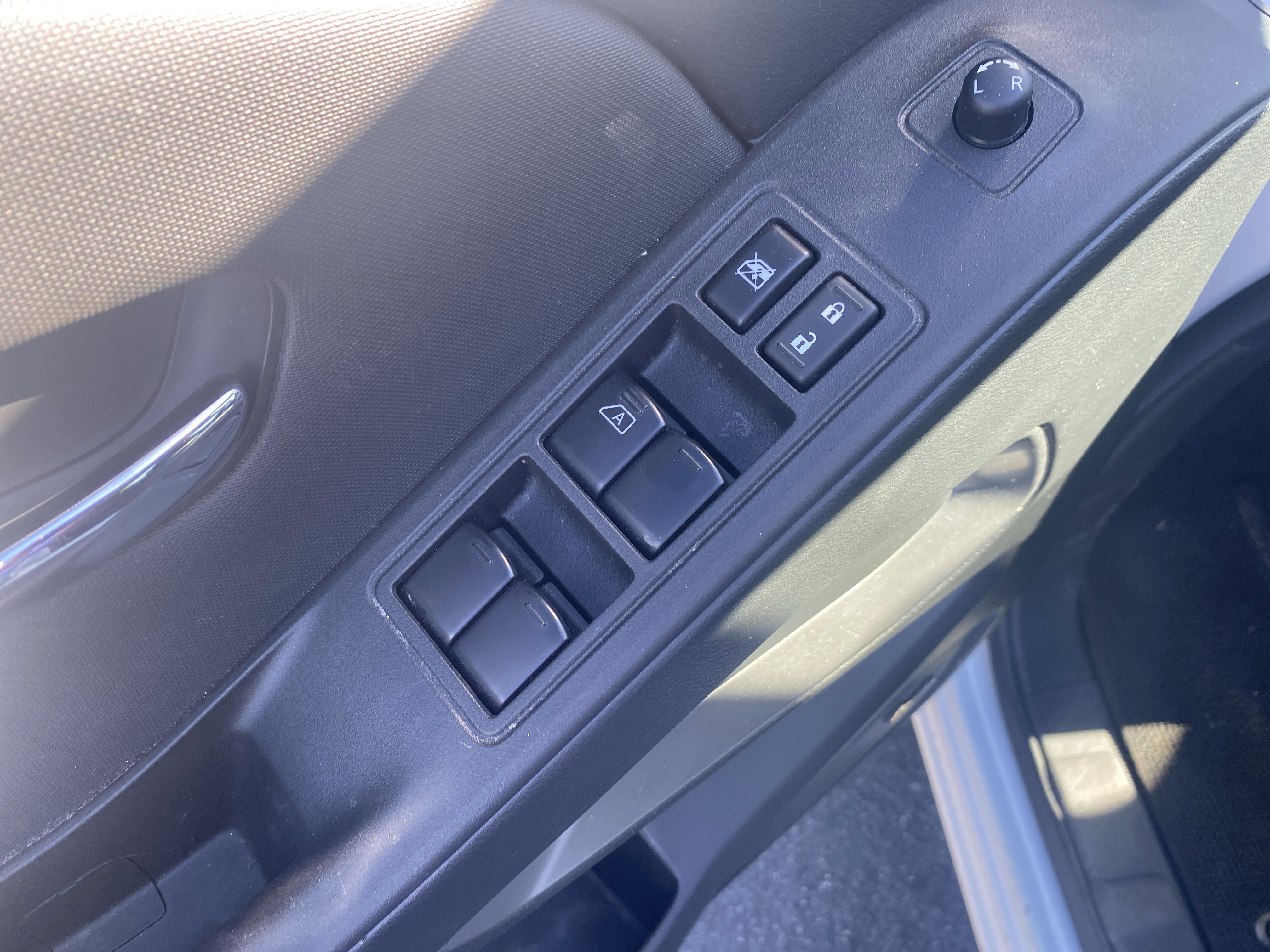 Used 2024 Nissan Frontier SV w/ SV Convenience Package image 11