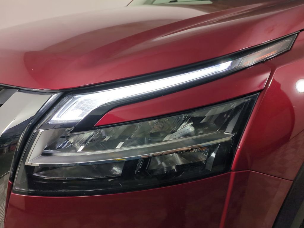 Used 2022 Nissan Pathfinder Platinum w/ Cargo Package image 10