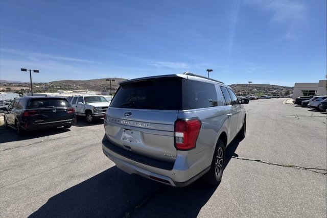 Used 2022 Ford Expedition Max XLT image 5