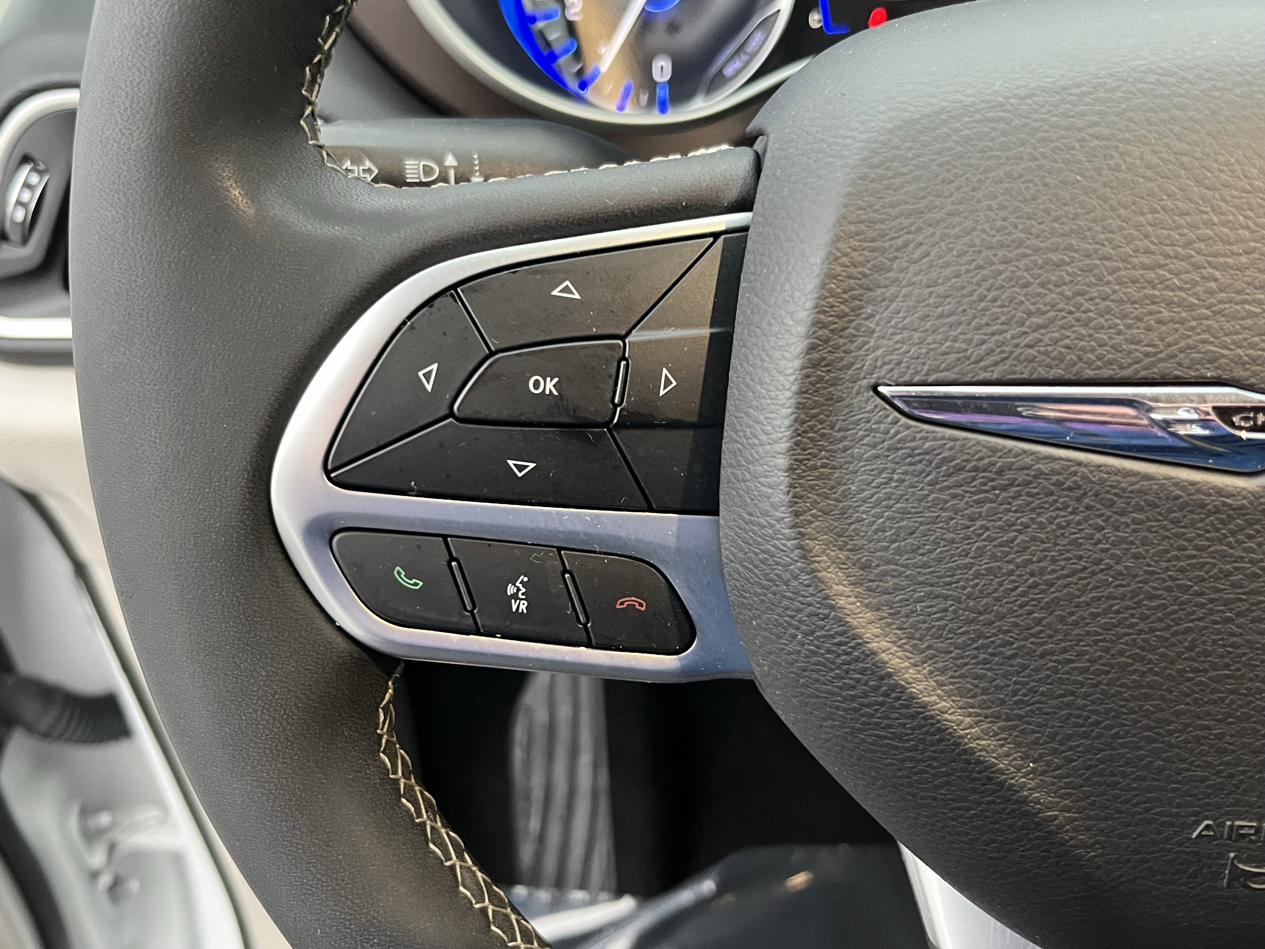 Used 2023 Chrysler Voyager LX image 18