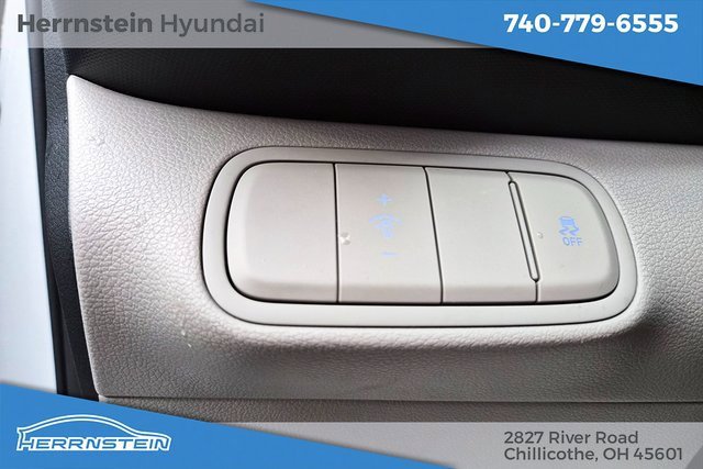 Used 2023 Hyundai Venue SEL image 17