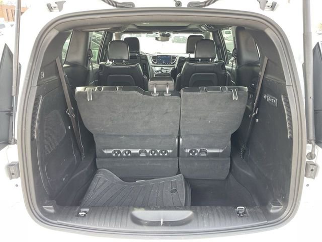 Used 2022 Chrysler Pacifica Limited w/ Uconnect Theater Family Group FWD image 25