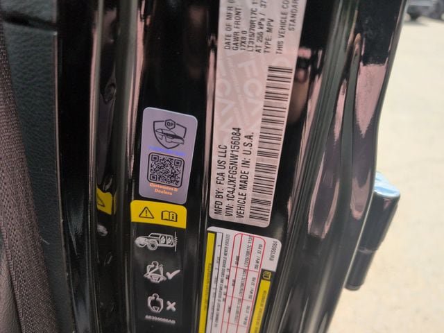 Certified 2022 Jeep Wrangler Unlimited Rubicon w/ Xtreme Recon 35" Tire Package AWD/4WD image 25