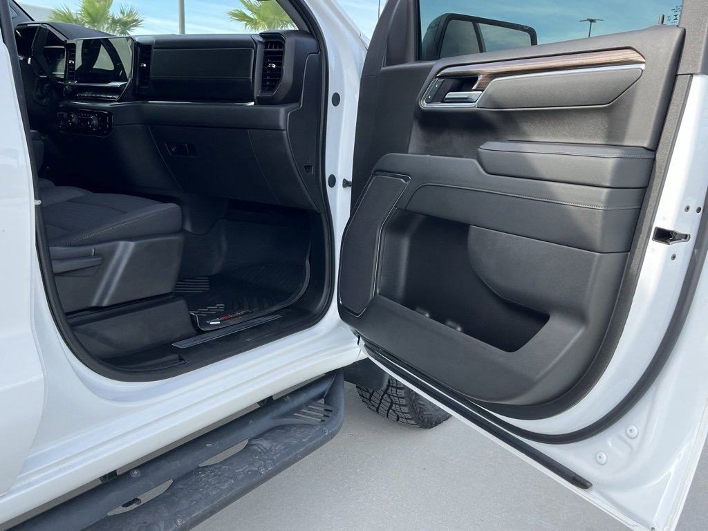 Used 2025 Chevrolet Silverado 1500 LT Trail Boss w/ LPO, Dark Essentials Package image 21