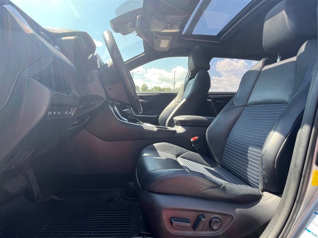 Used 2019 Toyota RAV4 XSE AWD/4WD image 4